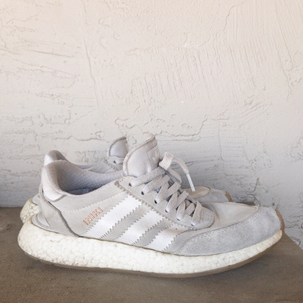 CLEARANCE adidas women’s 7.5 iniki white/gray